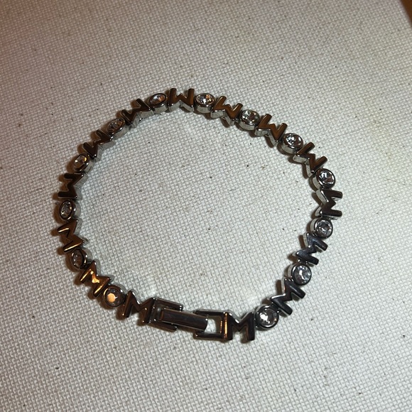 Mom Clasp Bracelet - Picture 2 of 8